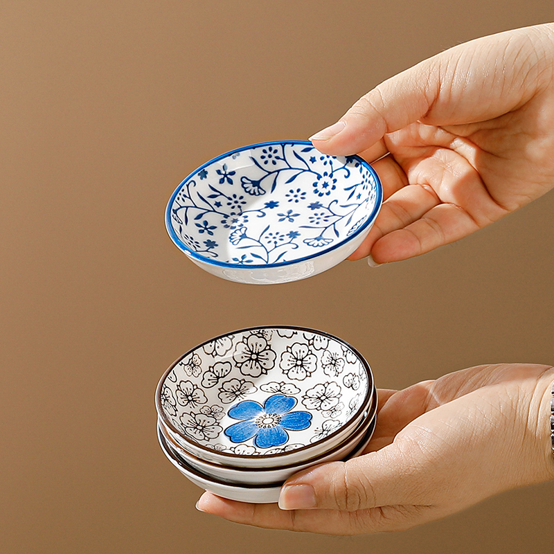 Authentic Japanese Mini Ceramic Plates Set of 6 - Traditional Design for Soy Sauce, Sushi, Snacks, and Desserts - Premium Quality Heat-Resistant Glazed Material - Versatile for Home and Desktop Use - Great Gift Idea for Japanese Cuisine Enthusiasts and Tableware Lovers