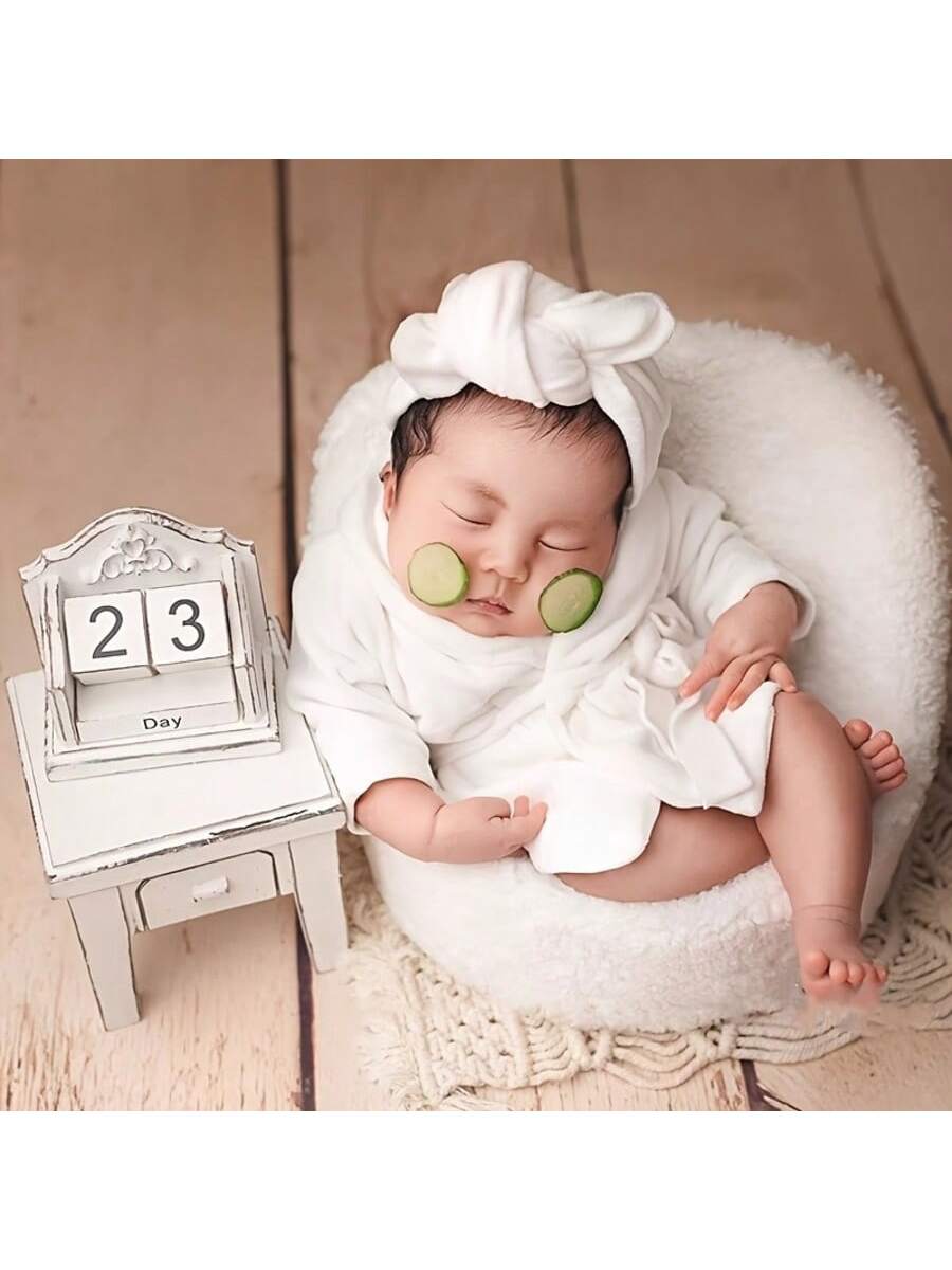 Premium Furry Newborn Photography Prop Sofa for Perfect Posing - Easy to Clean and Portable Baby Shower Gift - High-Quality Material for Adorable Moments Captured in Style